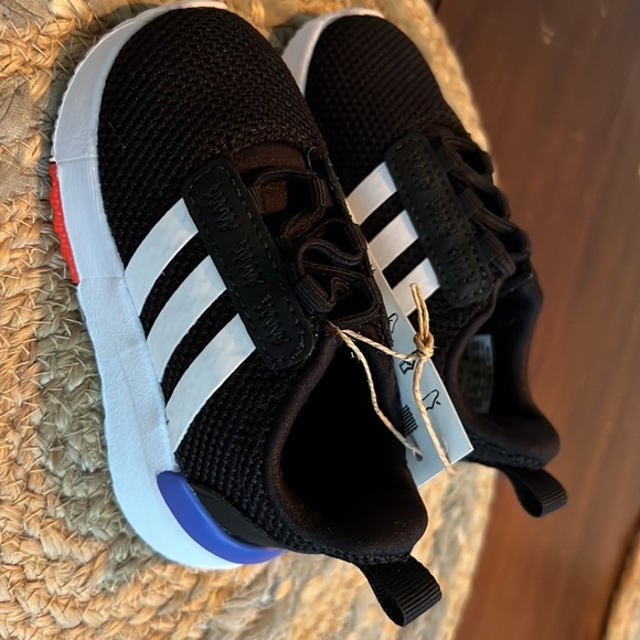 NWT - Racer TR21 Black Adidas Sneakers - toddler size 4 - Picture 2 of 4